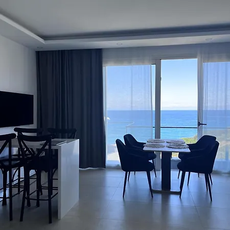 Charming 2-bedroom With Ocean Views In Tatlsu Ájosz Nikólaosz