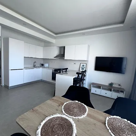 Charming 2-bedroom With Ocean Views In Tatlsu *